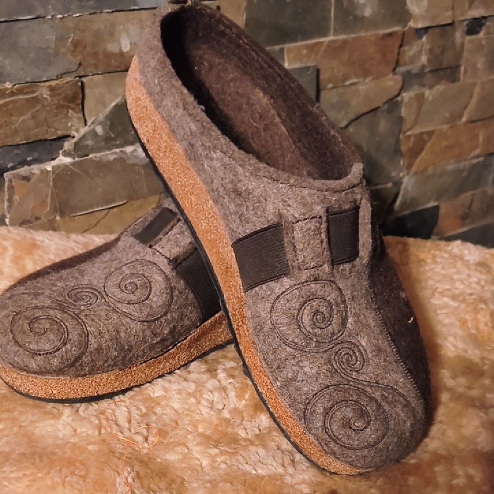 HAFLINGER Brown Wool Mules/Clogs So Comfortable! Classic Indoor/Outdoor Slippers